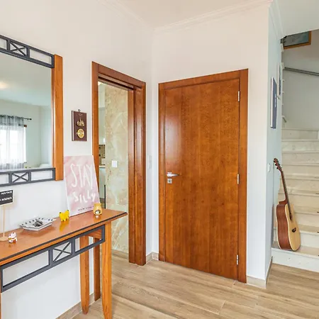 Donothing House - - *