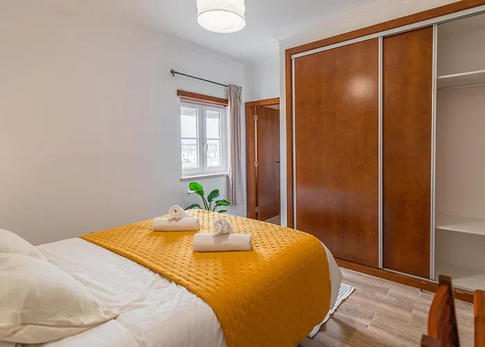 Donothing House - - *